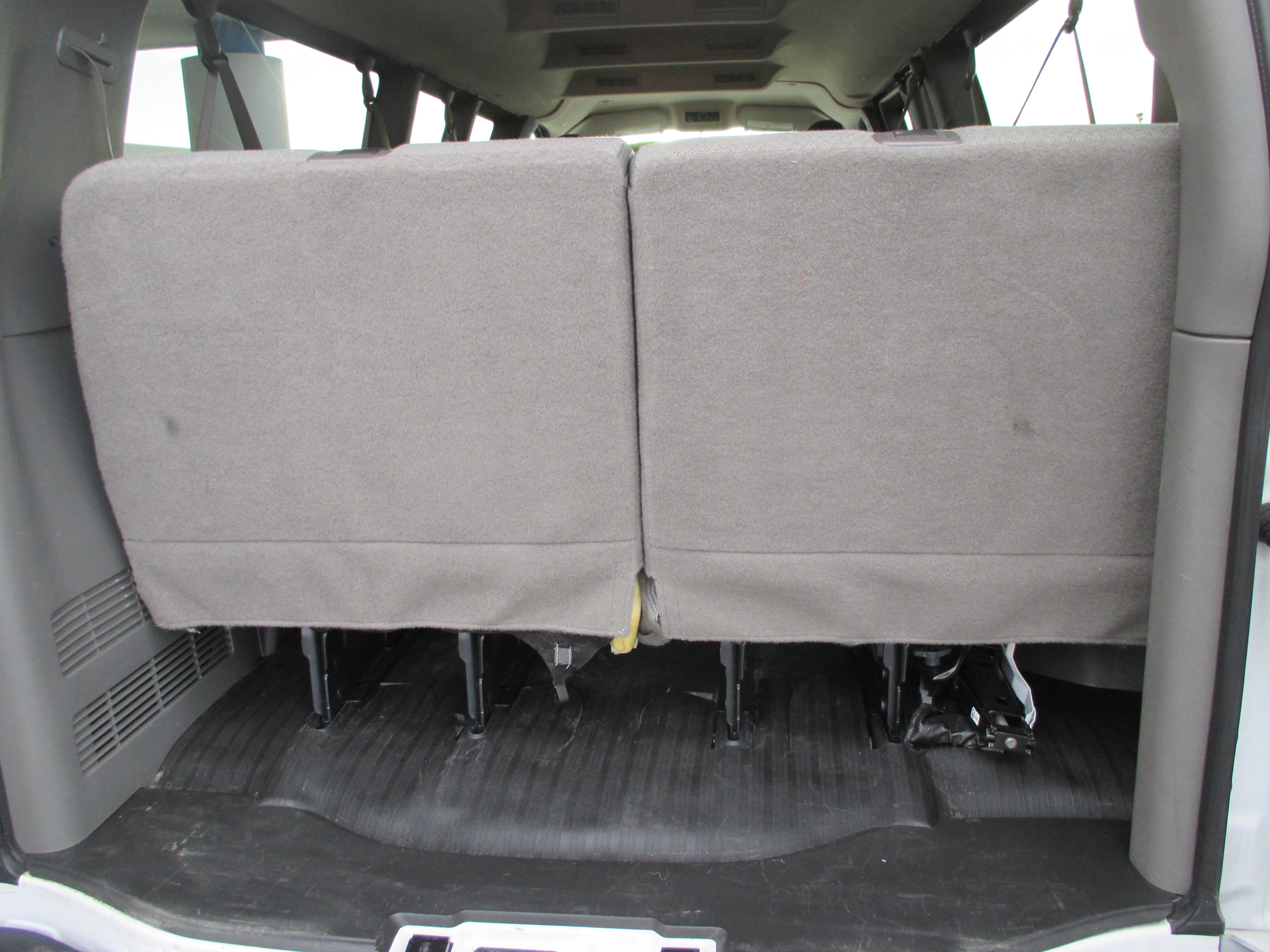 Used 2025 Chevrolet Express 3500 LS RWD image 9