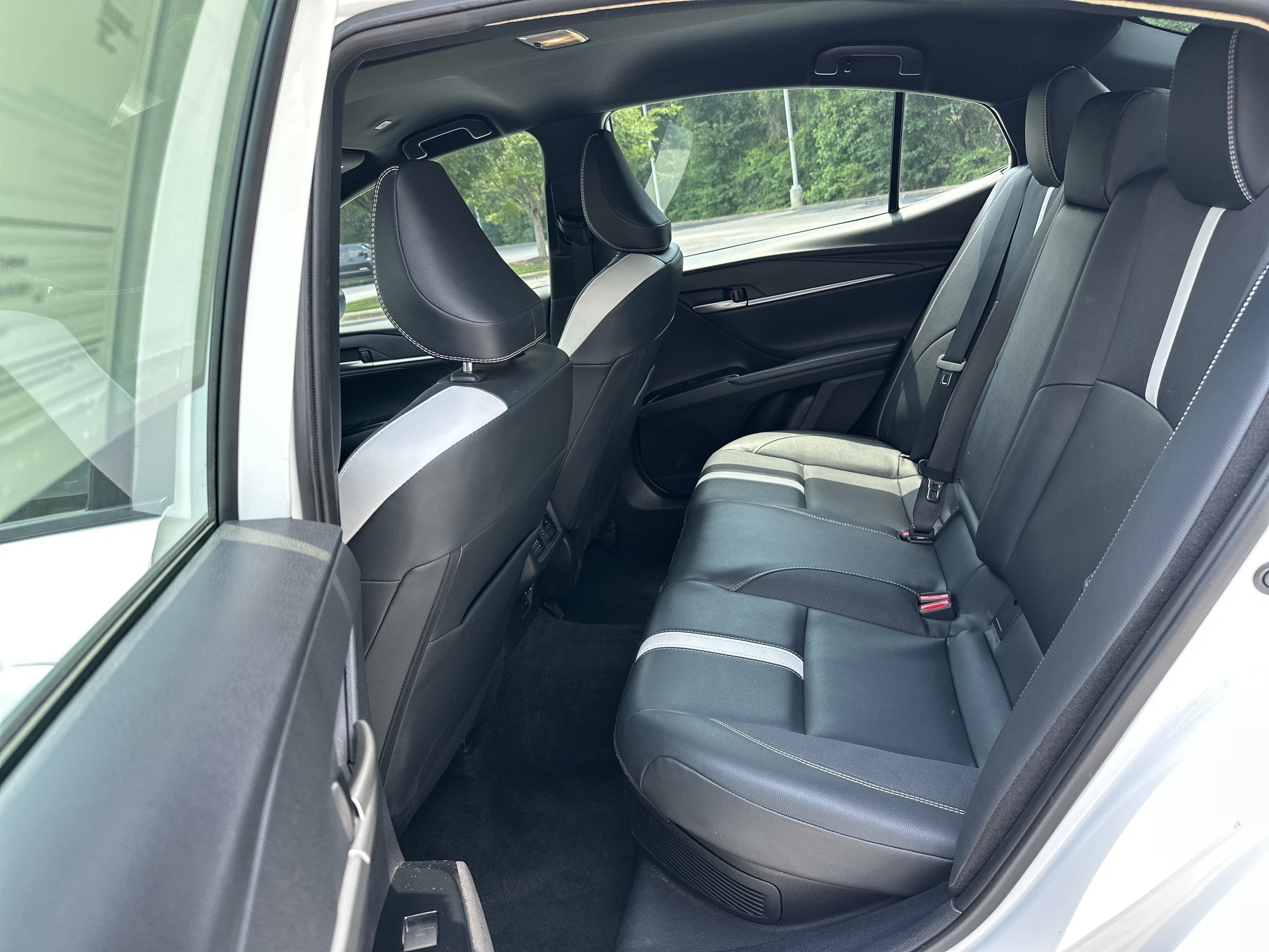 Used 2025 Toyota Camry SE FWD image 31
