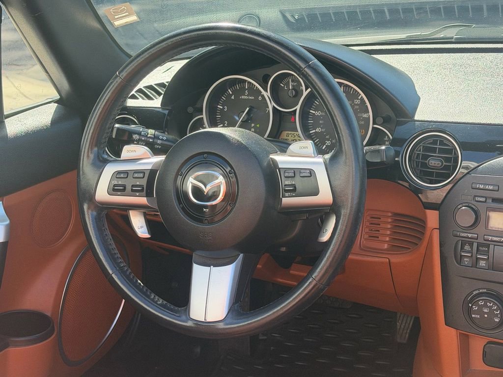Used 2006 MAZDA MX-5 Miata Grand Touring w/ Premium Pkg RWD image 11