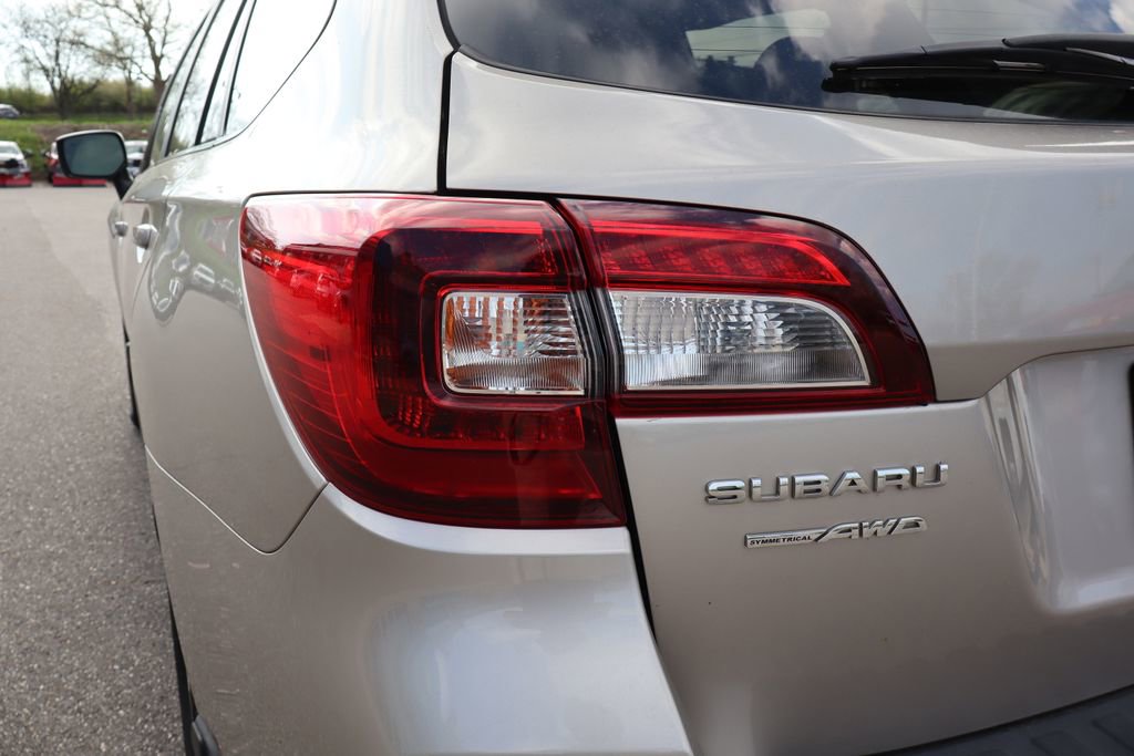 Used 2017 Subaru Outback 2.5i Premium AWD/4WD image 29