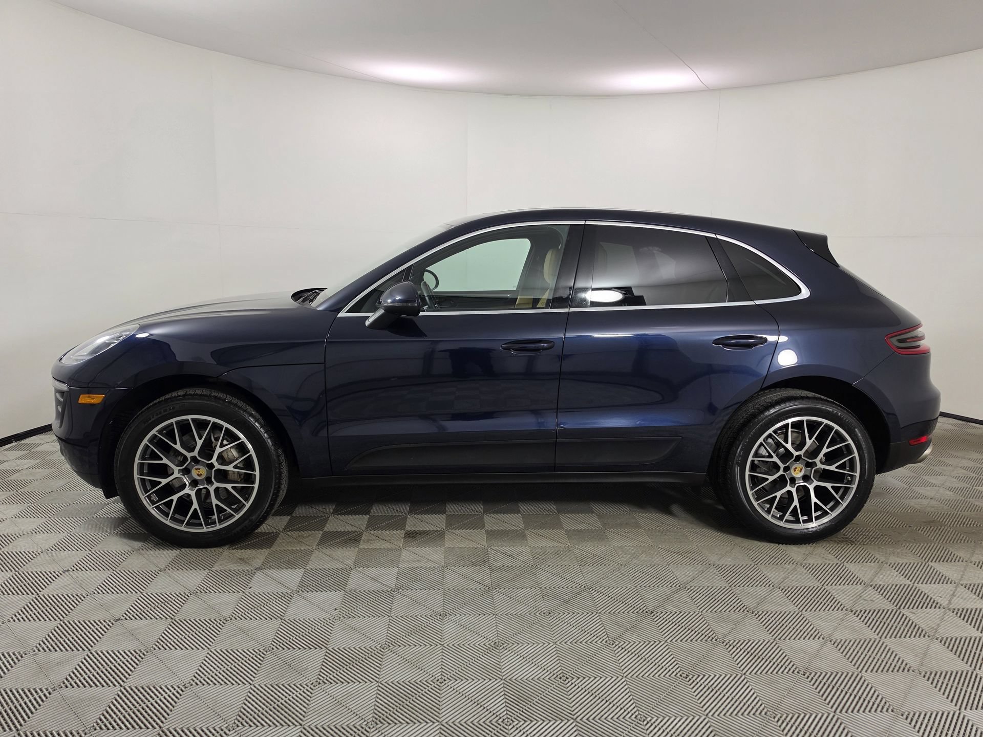 Used 2017 Porsche Macan S AWD/4WD image 4