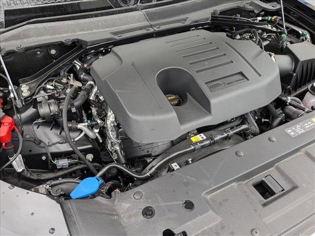 New 2025 Land Rover Defender 90 X-Dynamic SE image 18