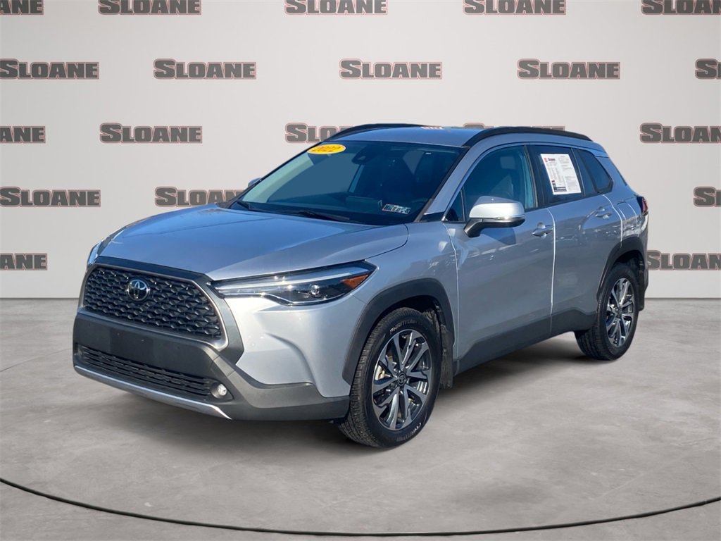 Used 2022 Toyota Corolla Cross XLE image 1