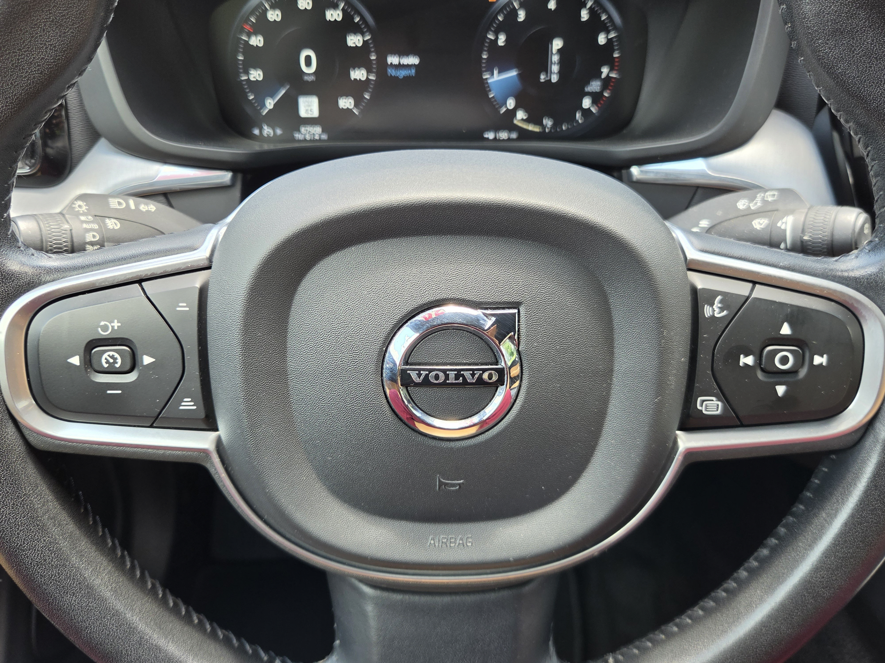 Used 2020 Volvo XC60 T5 Momentum FWD image 24