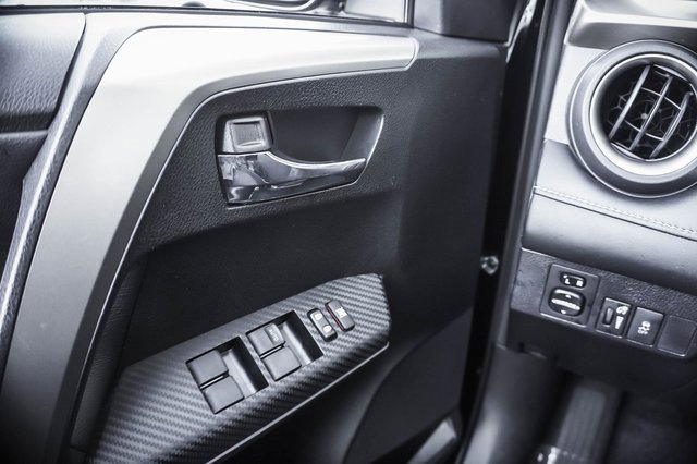 Used 2015 Toyota RAV4 XLE image 10