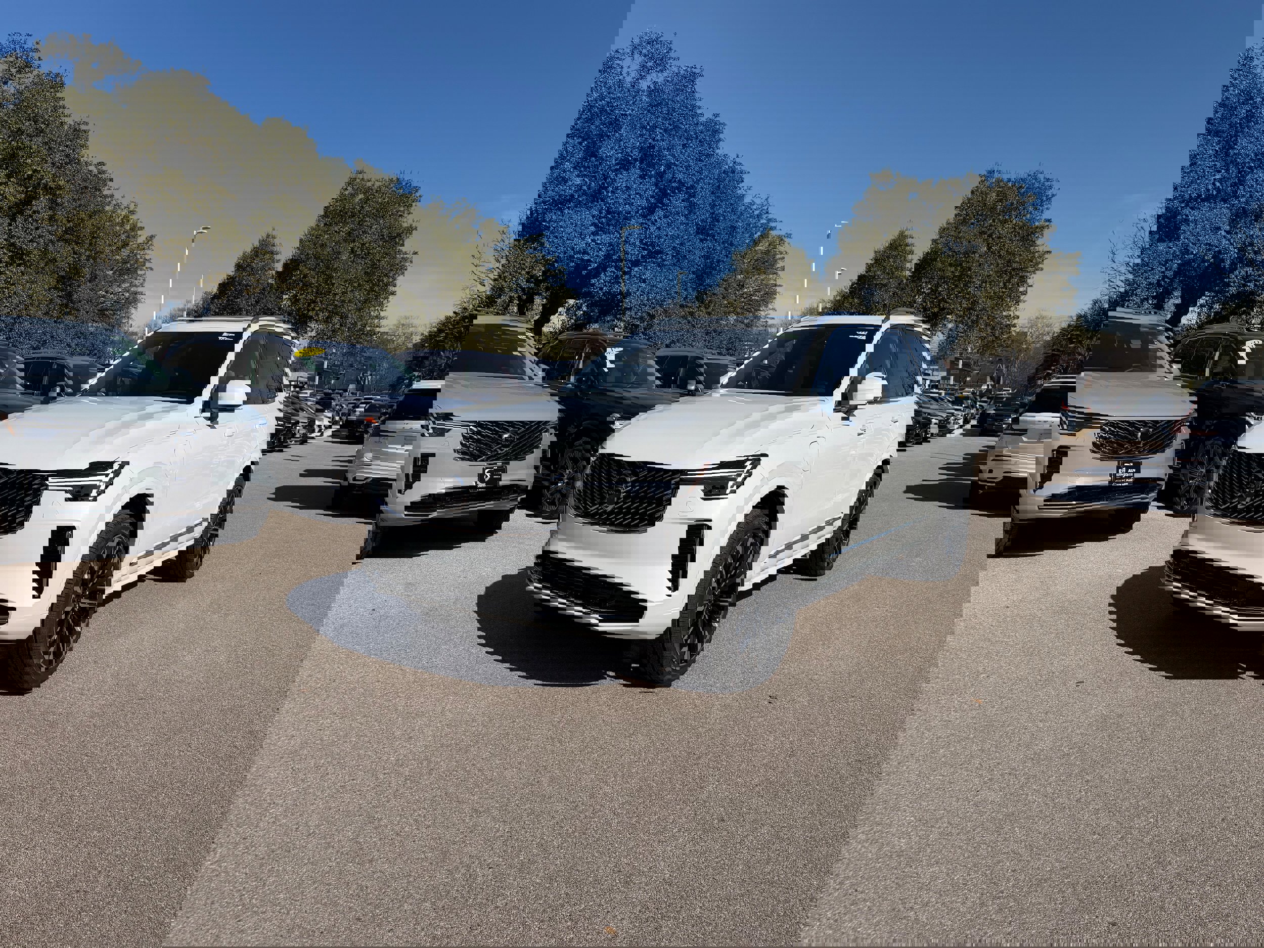 New 2026 Volvo XC90 T8 Core image 2