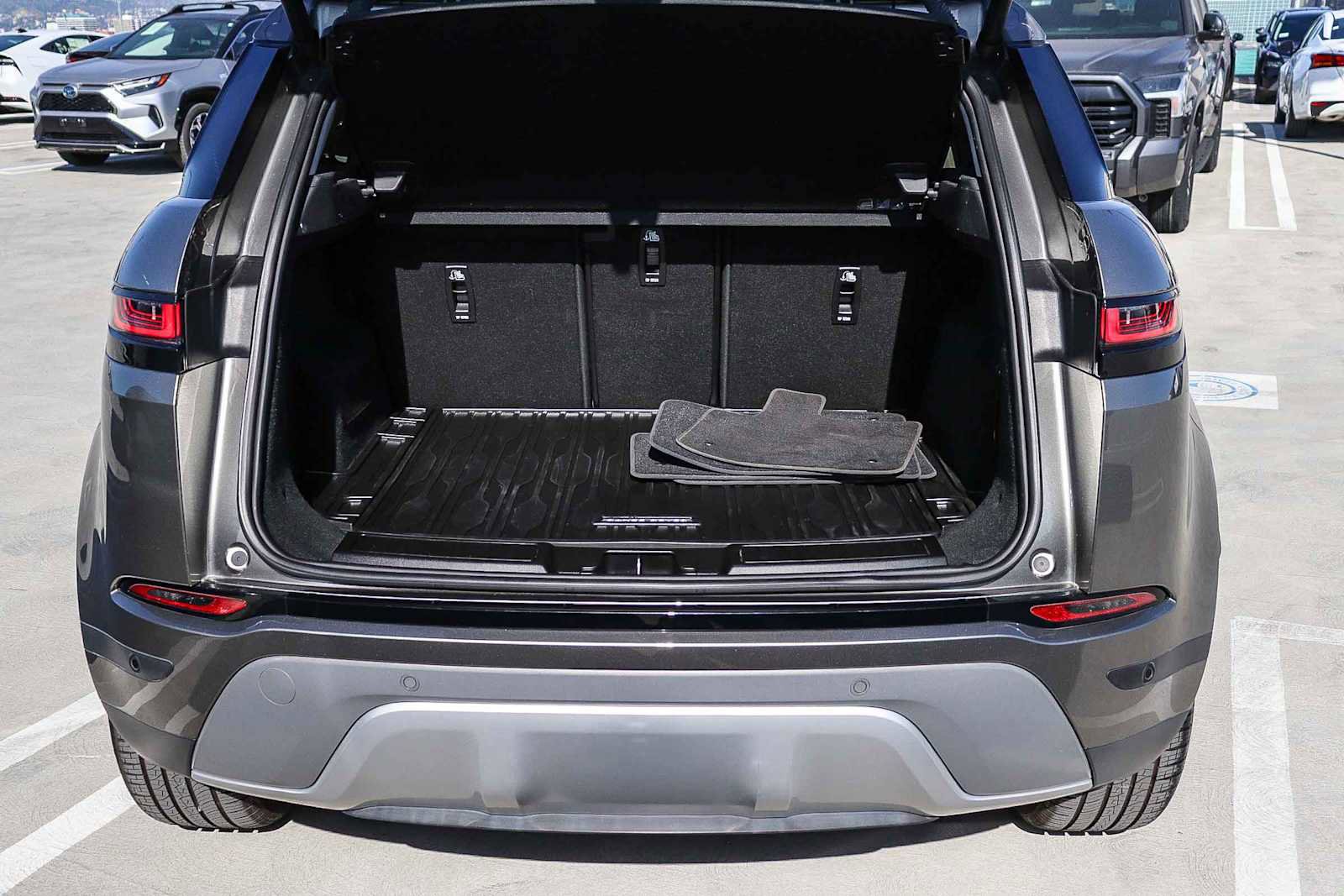 Used 2022 Land Rover Range Rover Evoque SE image 27