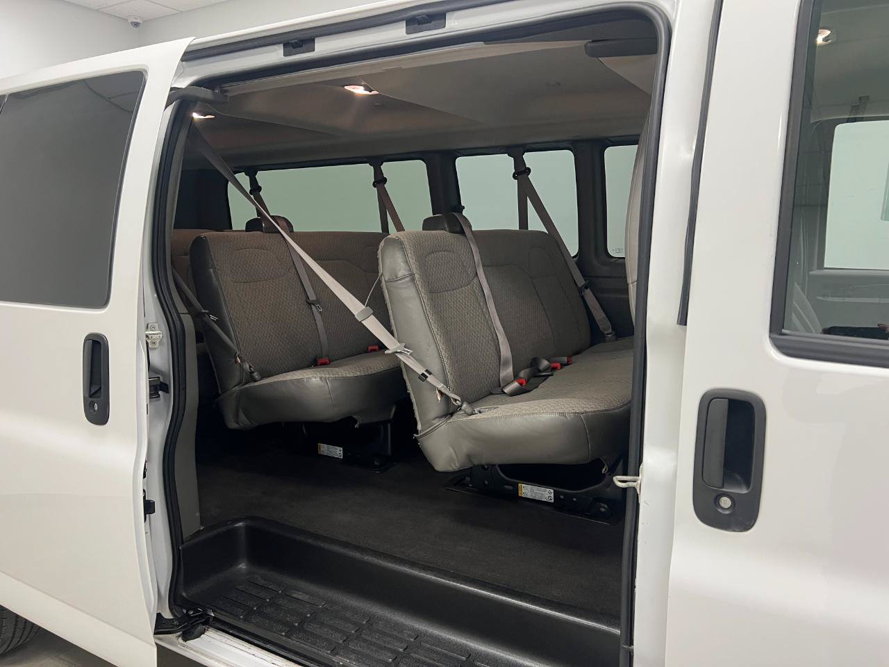 Used 2025 Chevrolet Express 3500 LT w/ LT Preferred Equipment Group RWD image 28
