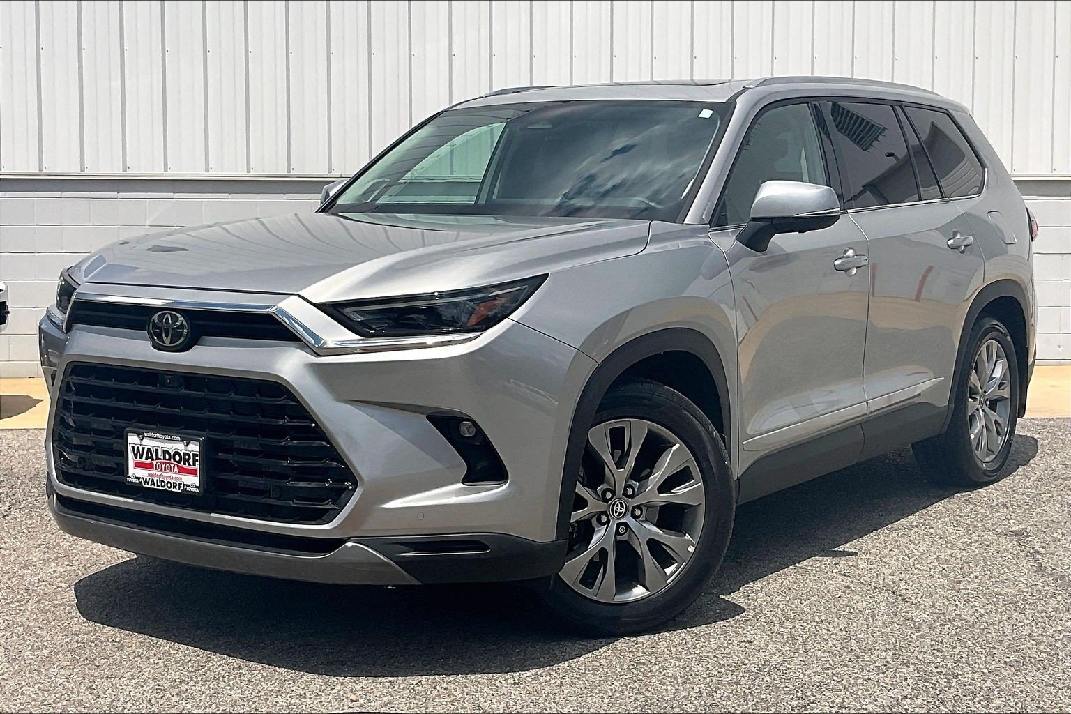 Used 2024 Toyota Grand Highlander AWD image 2