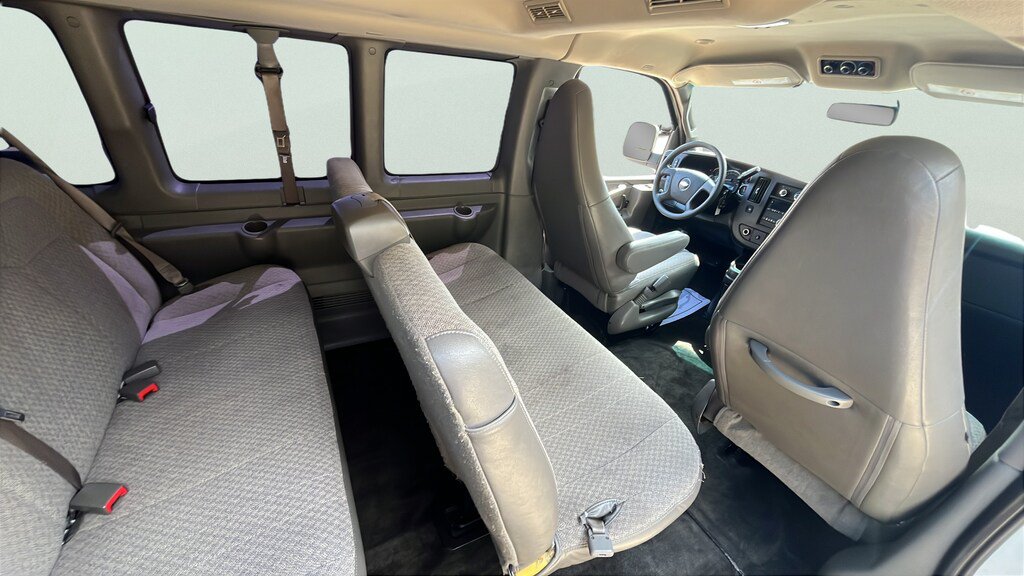 Used 2017 Chevrolet Express 3500 LT w/ LT Preferred Equipment Group RWD image 17