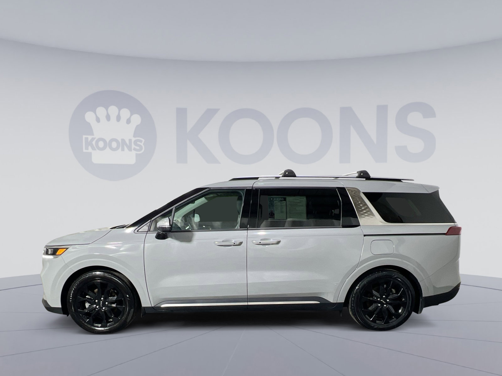 Used 2024 Kia Carnival SX Prestige image 2