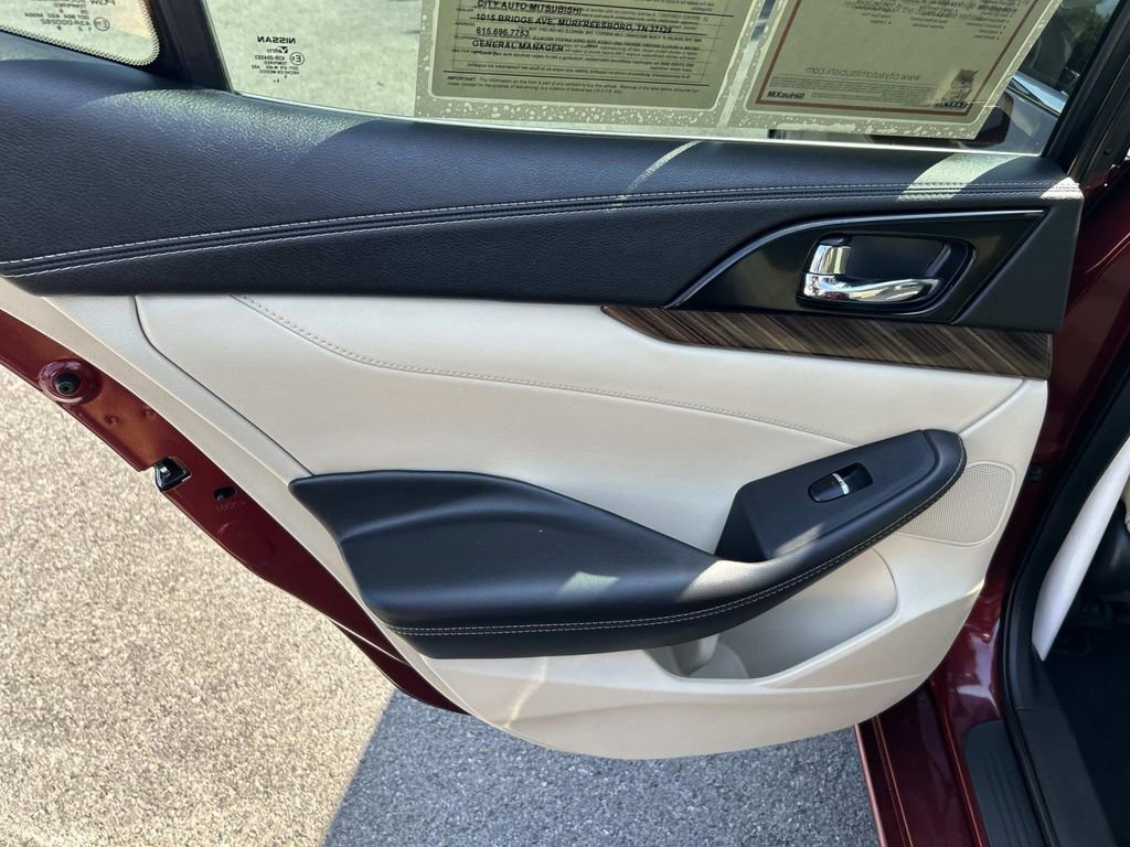 Used 2017 Nissan Maxima Platinum w/ Interior Lighting Package image 19