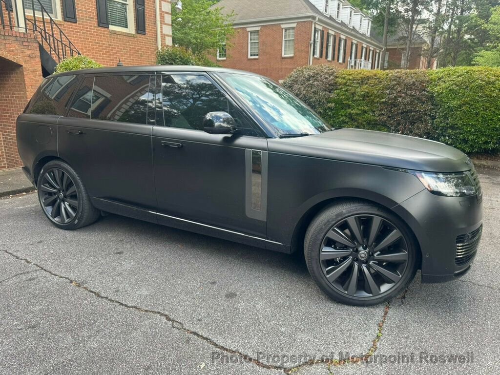 Used 2025 Land Rover Range Rover SV image 3