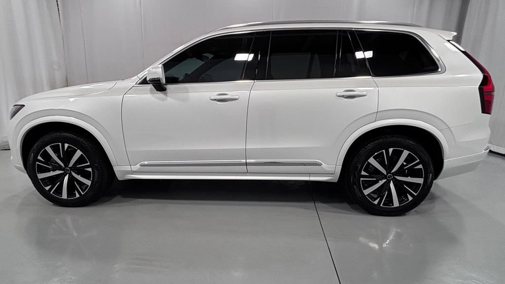 Certified 2025 Volvo XC90 B5 Core w/ Protection Package AWD/4WD image 9
