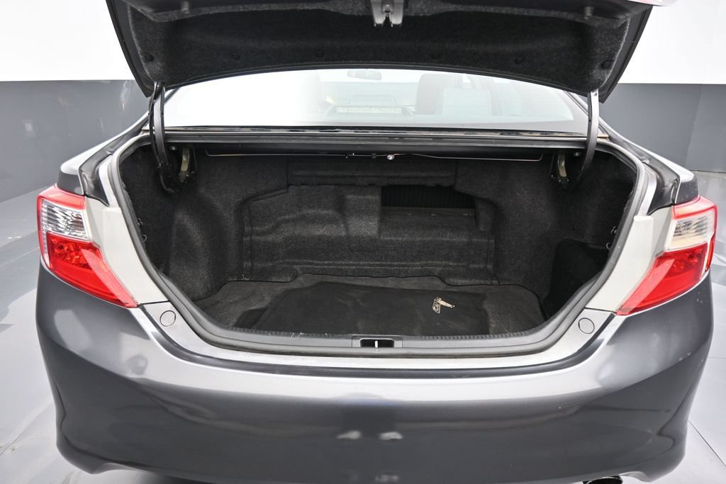 Used 2014 Toyota Camry SE w/ Moonroof Package FWD image 26