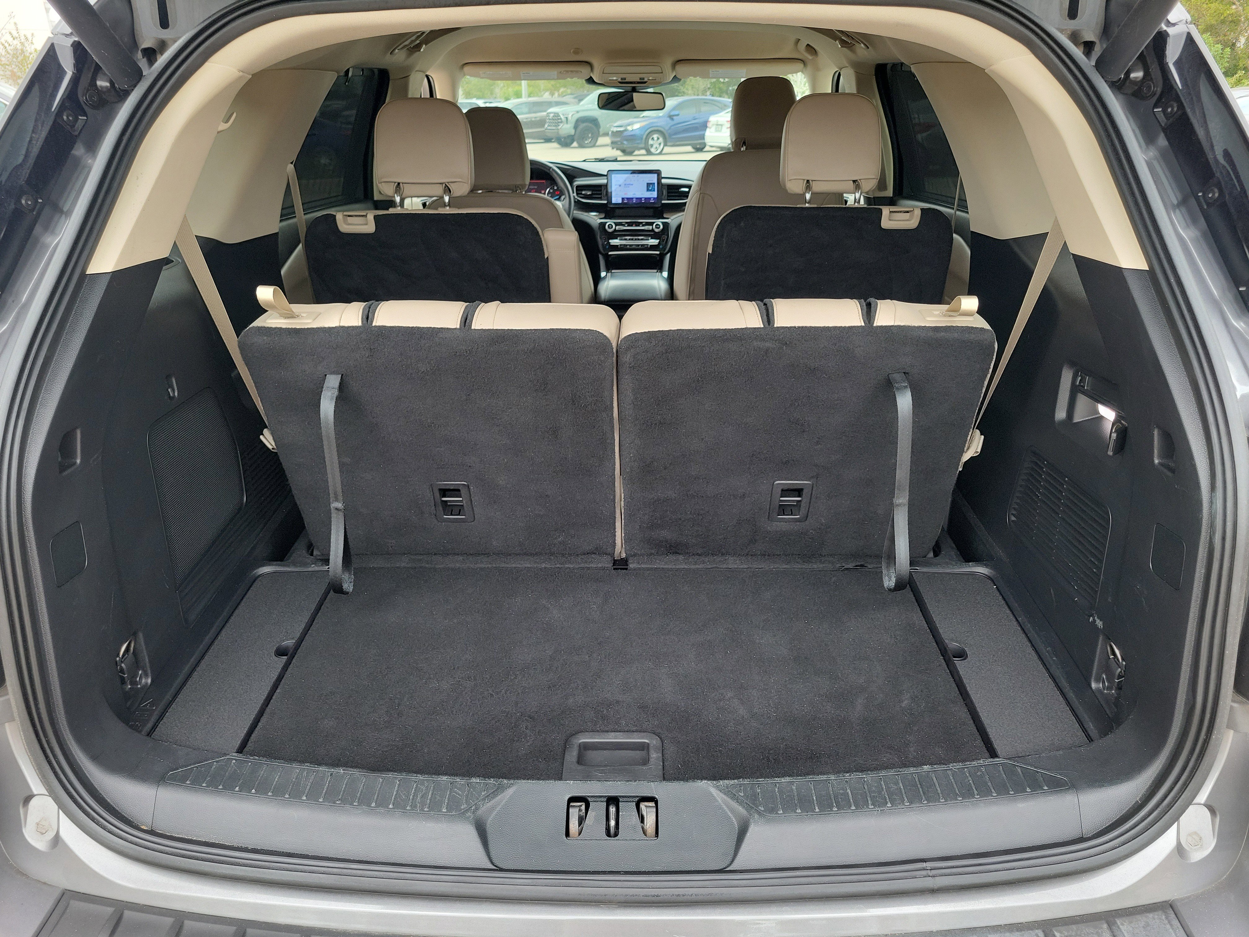 Used 2022 Ford Explorer Limited image 11