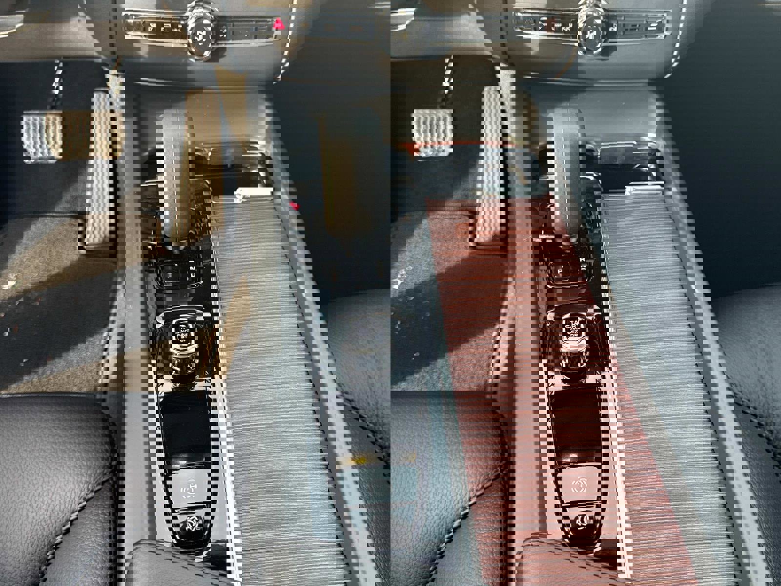 Certified 2023 Volvo XC60 B5 Plus w/ Climate Package image 24