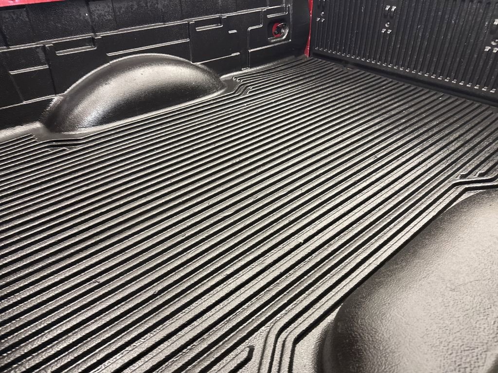 Used 2017 Nissan Frontier SV image 11