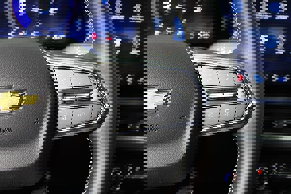 Used 2024 Chevrolet Equinox EV LT image 17