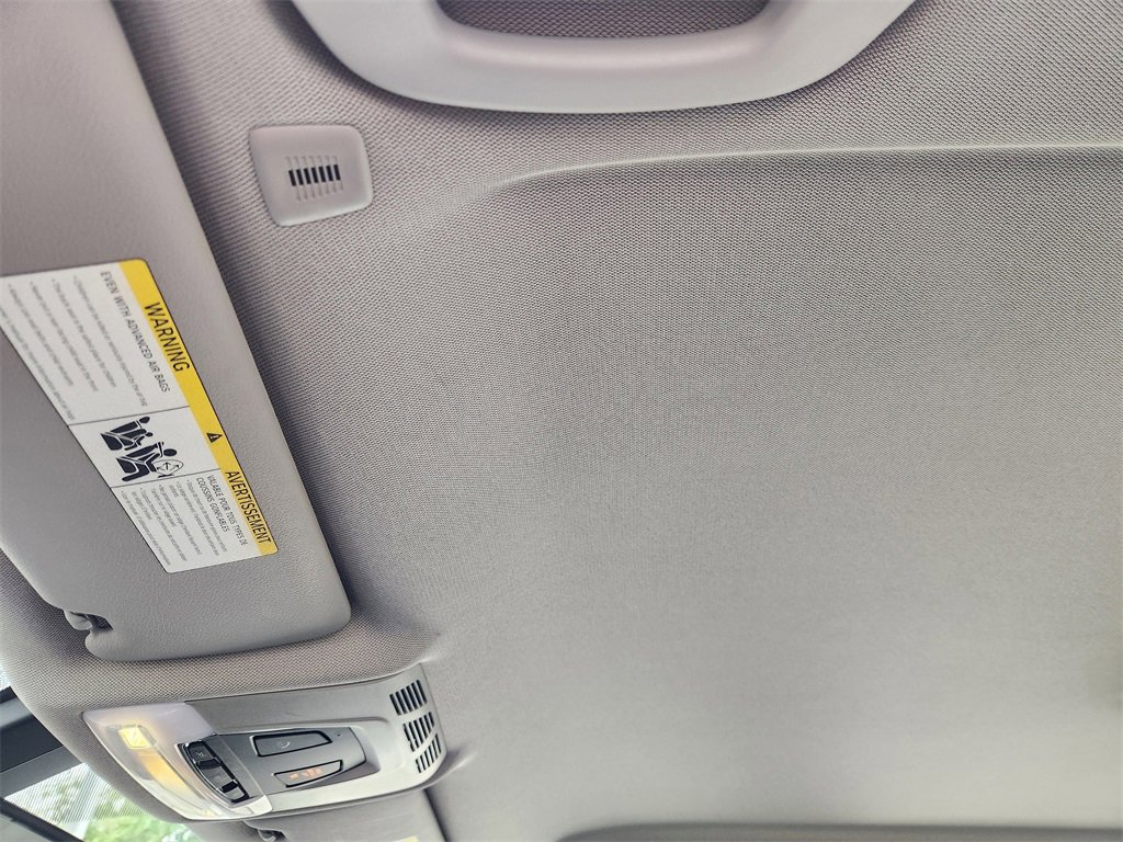 Used 2016 BMW 320i Sedan image 25