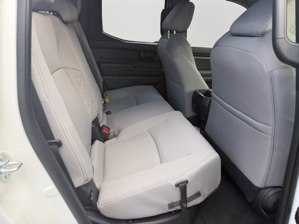 Used 2025 Toyota Tacoma SR5 AWD/4WD image 13