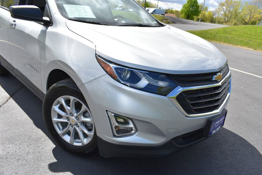Used 2020 Chevrolet Equinox LS w/ LS Convenience Package FWD image 2