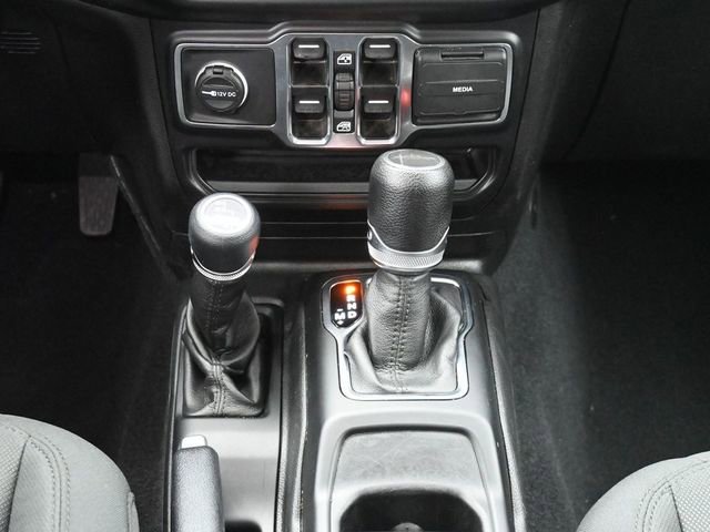 Used 2022 Jeep Gladiator Sport image 23