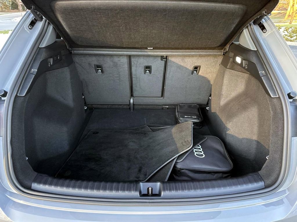 Used 2025 Audi Q4 e-tron Premium w/ Convenience Package image 9