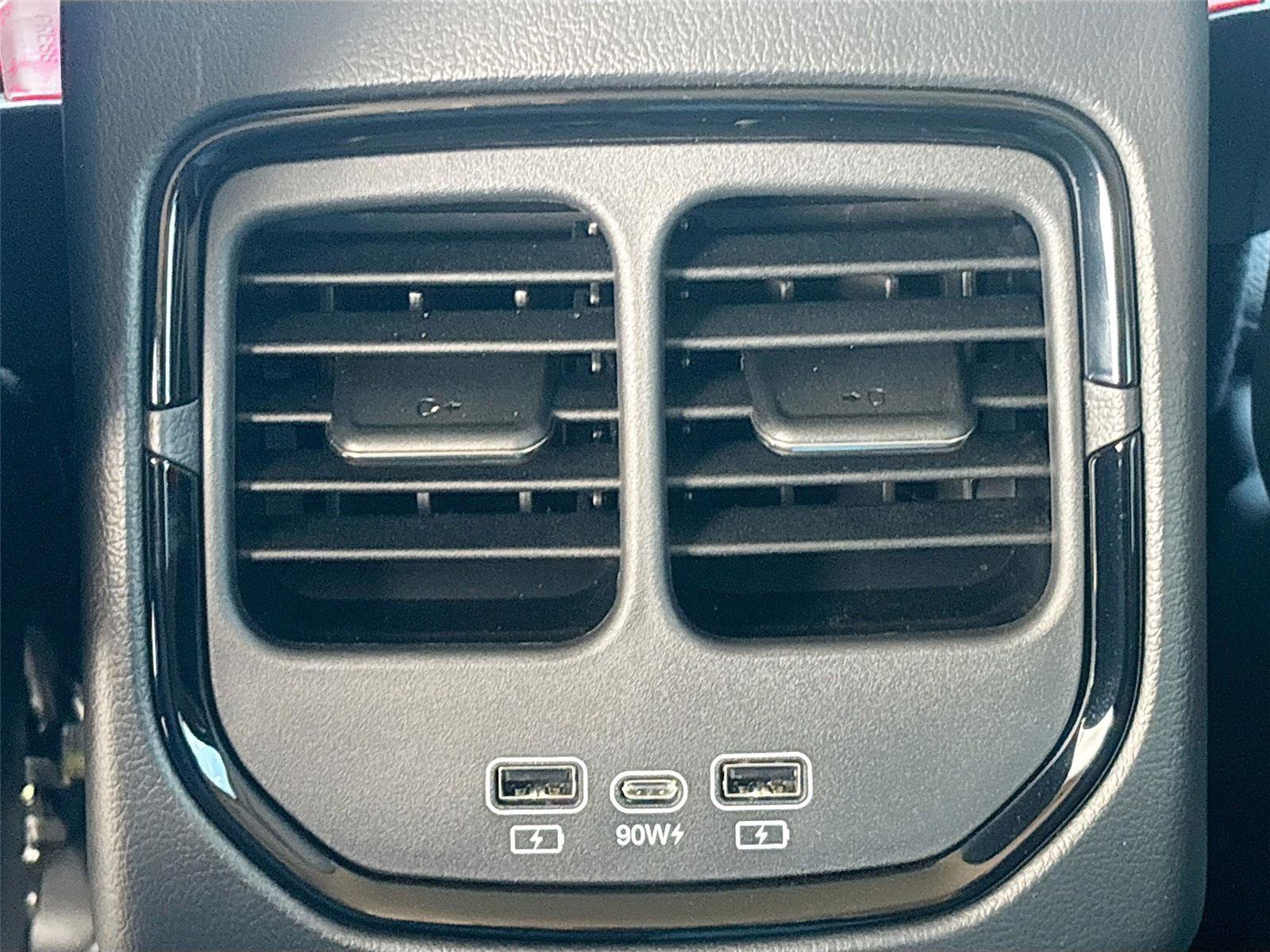 New 2025 VinFast VF 8 Eco AWD/4WD image 25