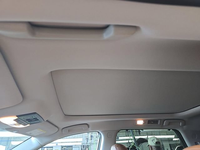 Used 2025 Nissan Pathfinder Platinum w/ Black Appearance Package FWD image 12
