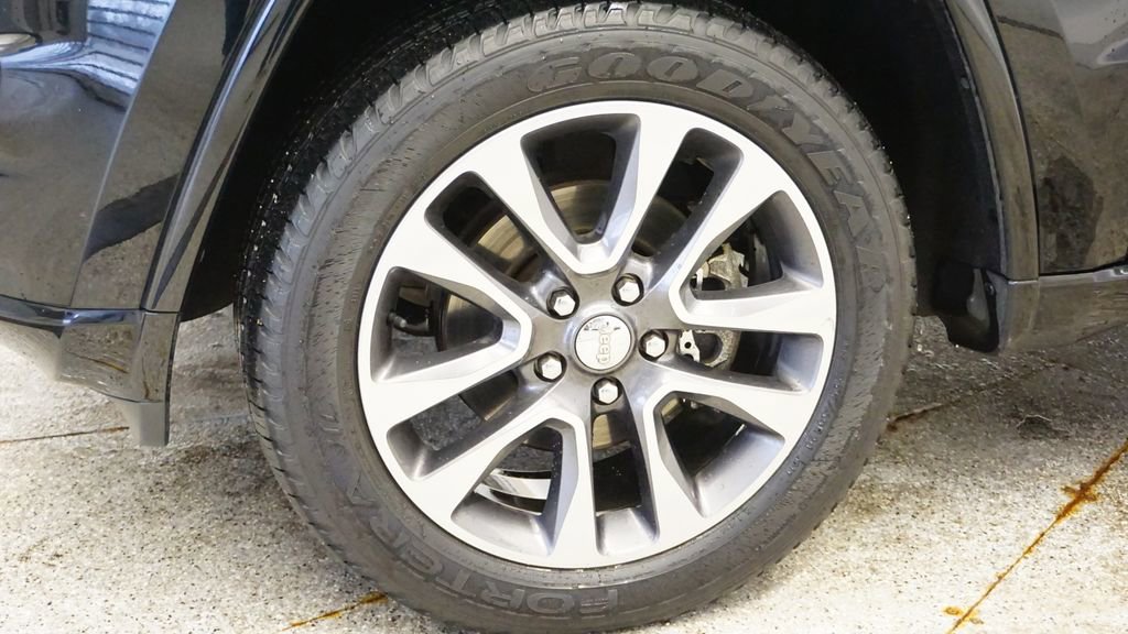 Certified 2017 Jeep Grand Cherokee Overland image 14