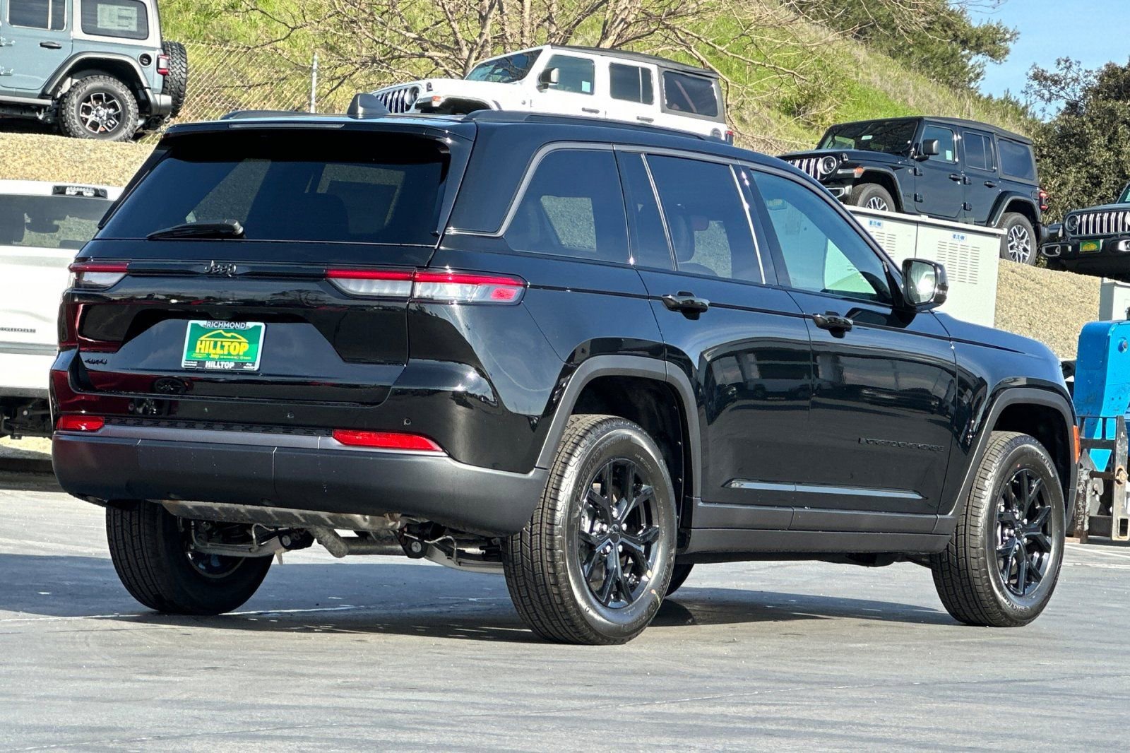 New 2026 Jeep Grand Cherokee Altitude image 4