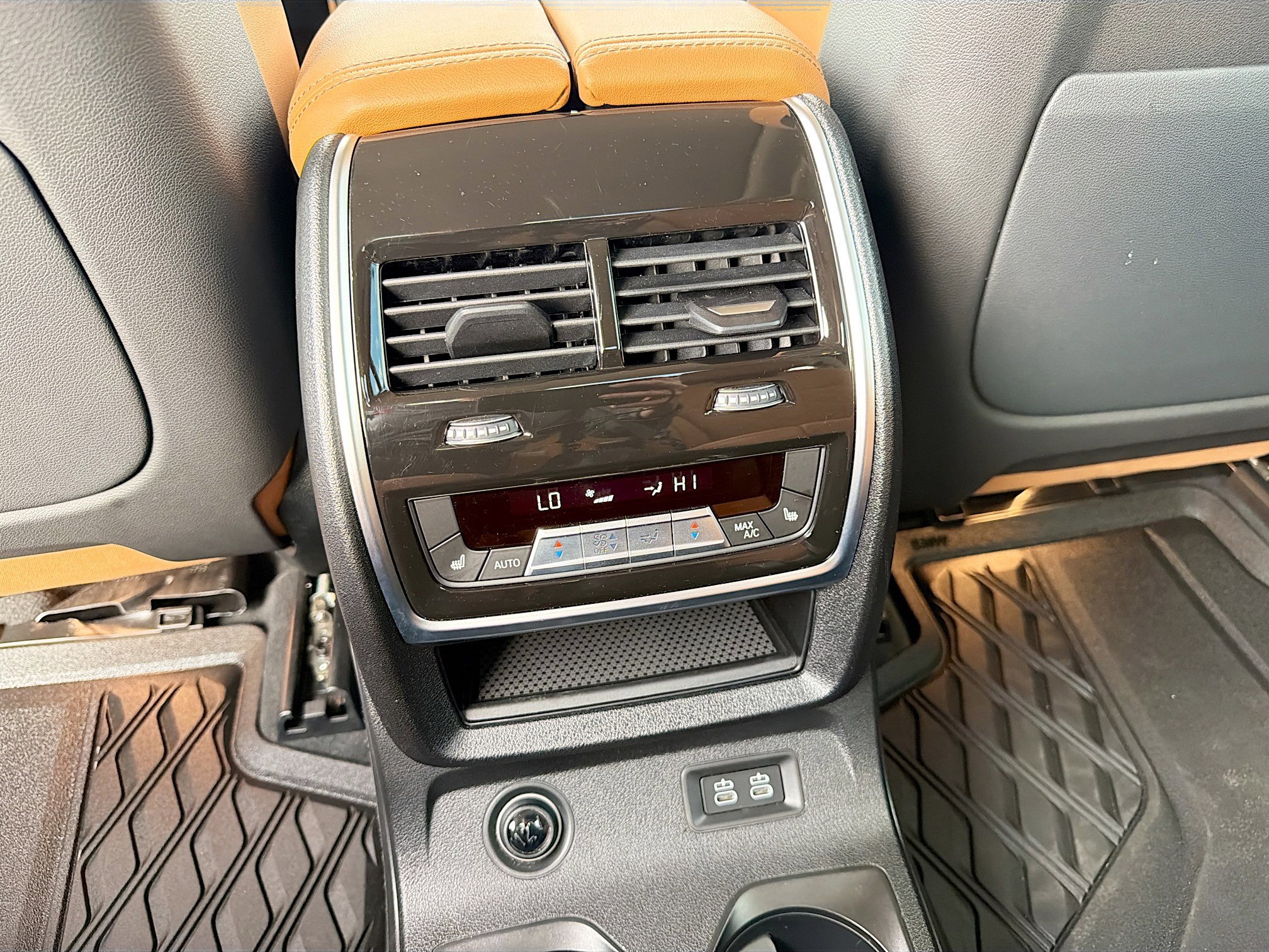 Used 2025 BMW X7 xDrive40i w/ Premium Package image 21