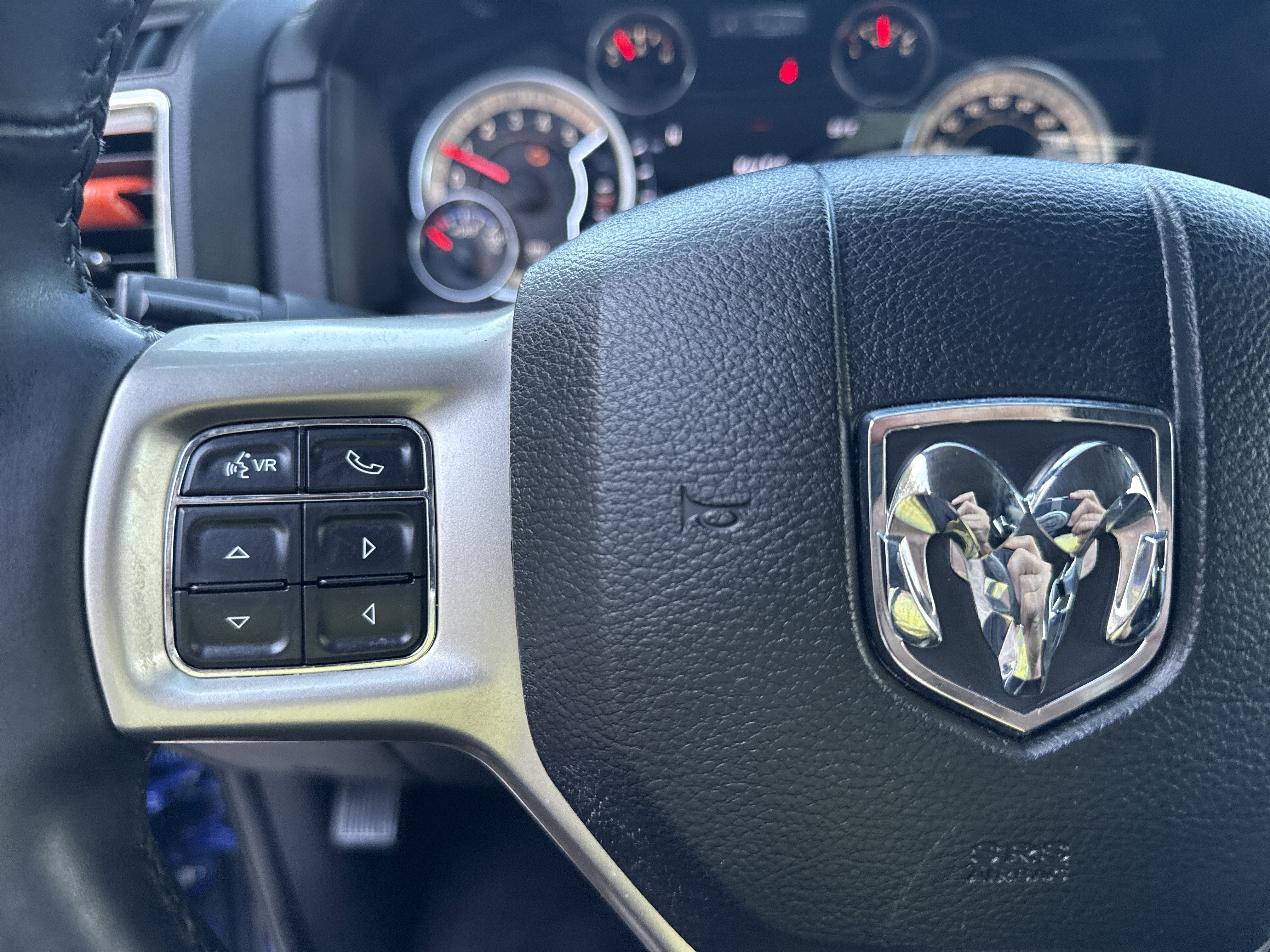 Used 2015 RAM 1500 Laramie w/ Convenience Group AWD/4WD image 24