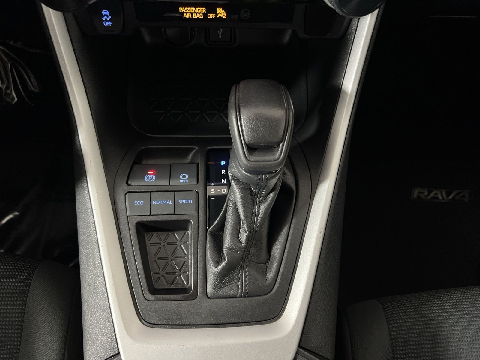 Used 2021 Toyota RAV4 LE w/ Carpet Mat Package (TMS) FWD image 21