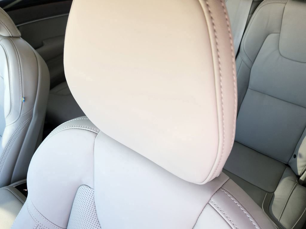 New 2026 Volvo XC90 T8 Ultra w/ Lounge Package image 6