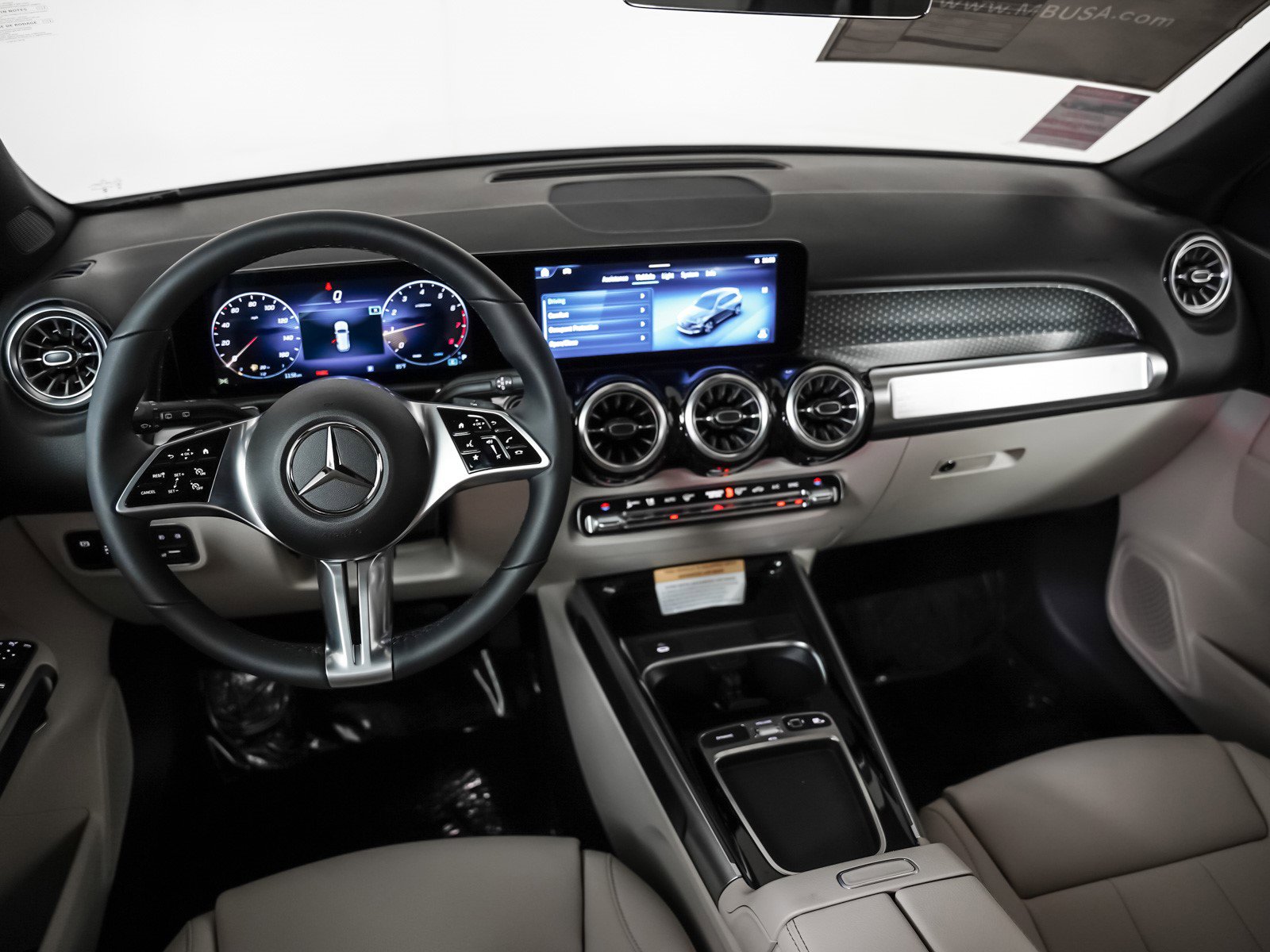 New 2025 Mercedes-Benz GLB 250 4MATIC image 17