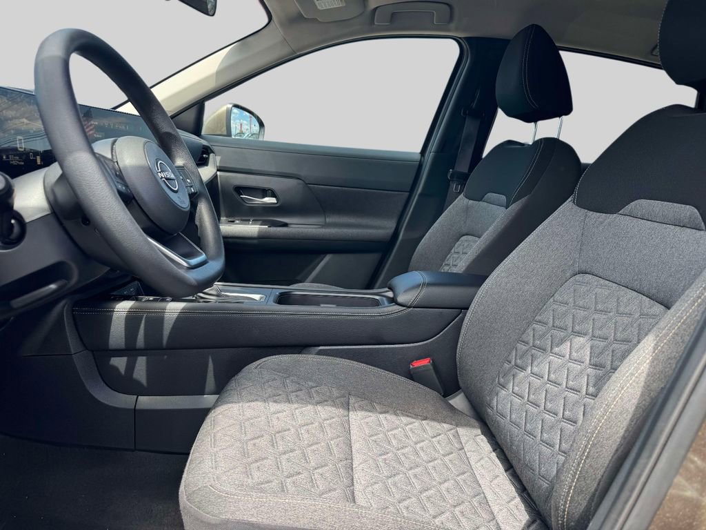 Used 2025 Nissan Kicks SV AWD/4WD image 14