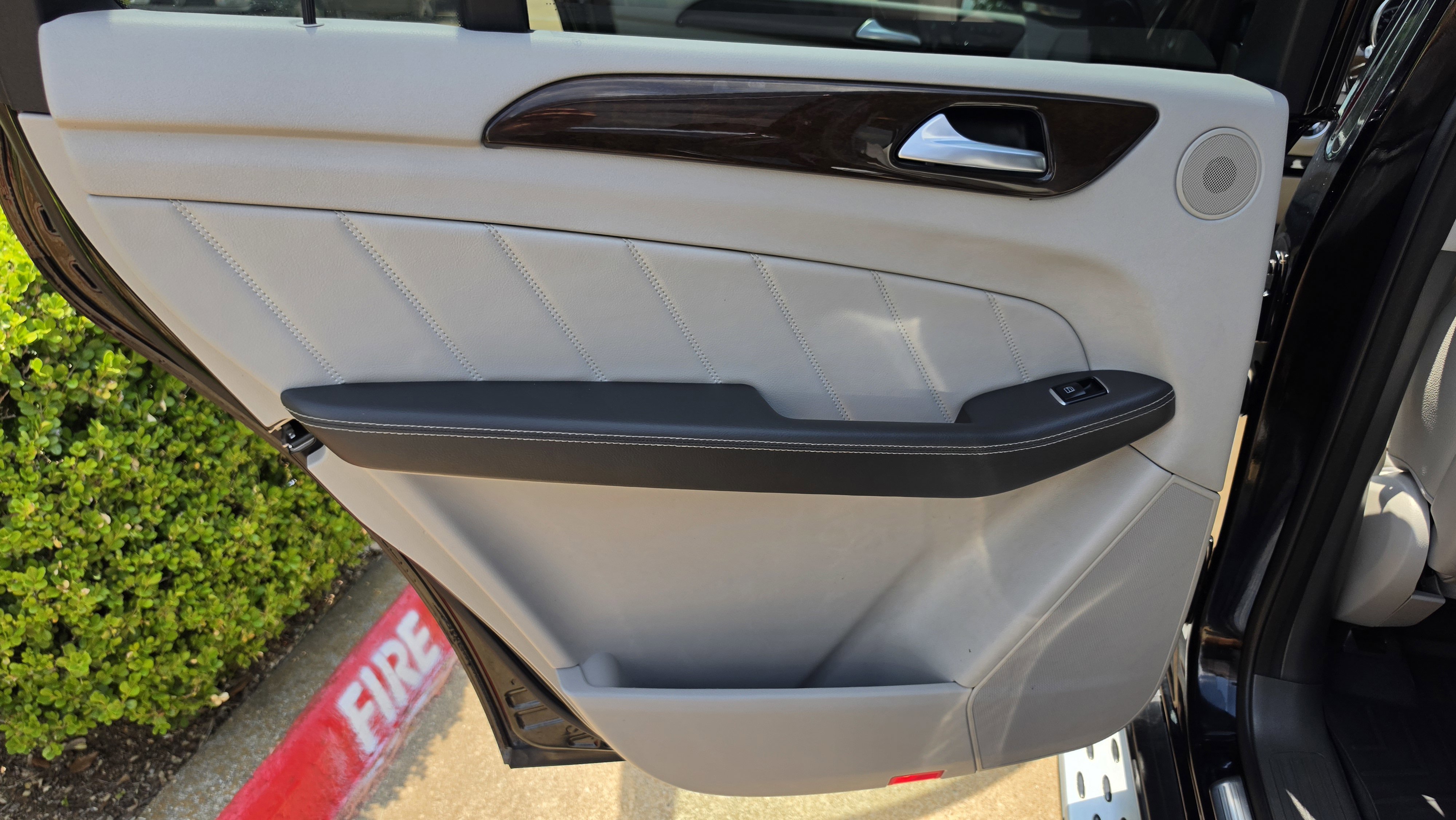 Used 2015 Mercedes-Benz GL 450 4MATIC w/ Appearance Package image 21