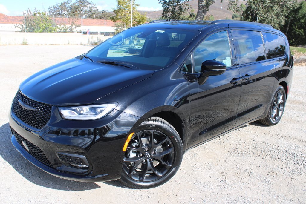 New 2026 Chrysler Pacifica Select w/ S Appearance Package image 1