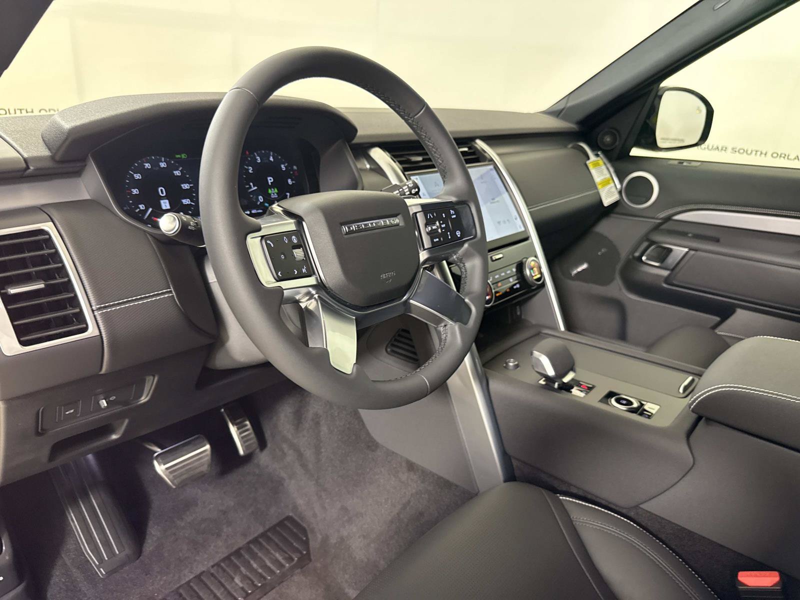 New 2026 Land Rover Discovery Dynamic SE AWD/4WD image 23