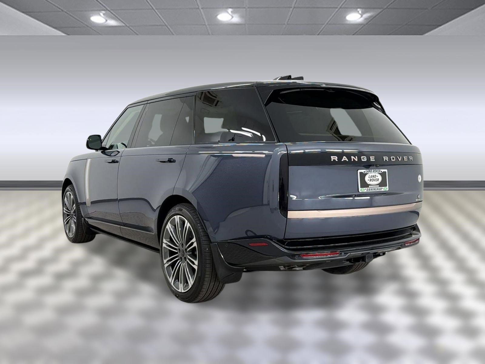 New 2026 Land Rover Range Rover SV image 3