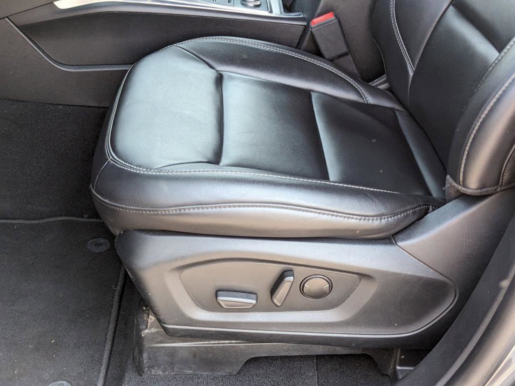 Used 2022 Ford Explorer XLT w/ Equipment Group 202A image 11