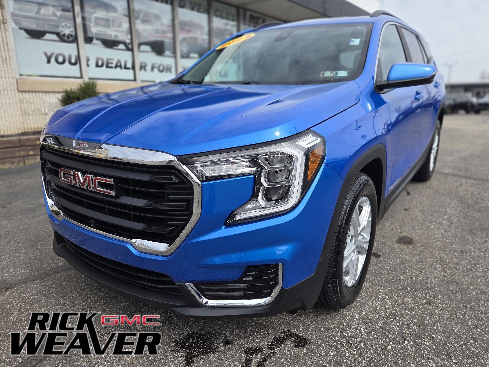 Used 2024 GMC Terrain SLE w/ Driver Convenience Package image 1