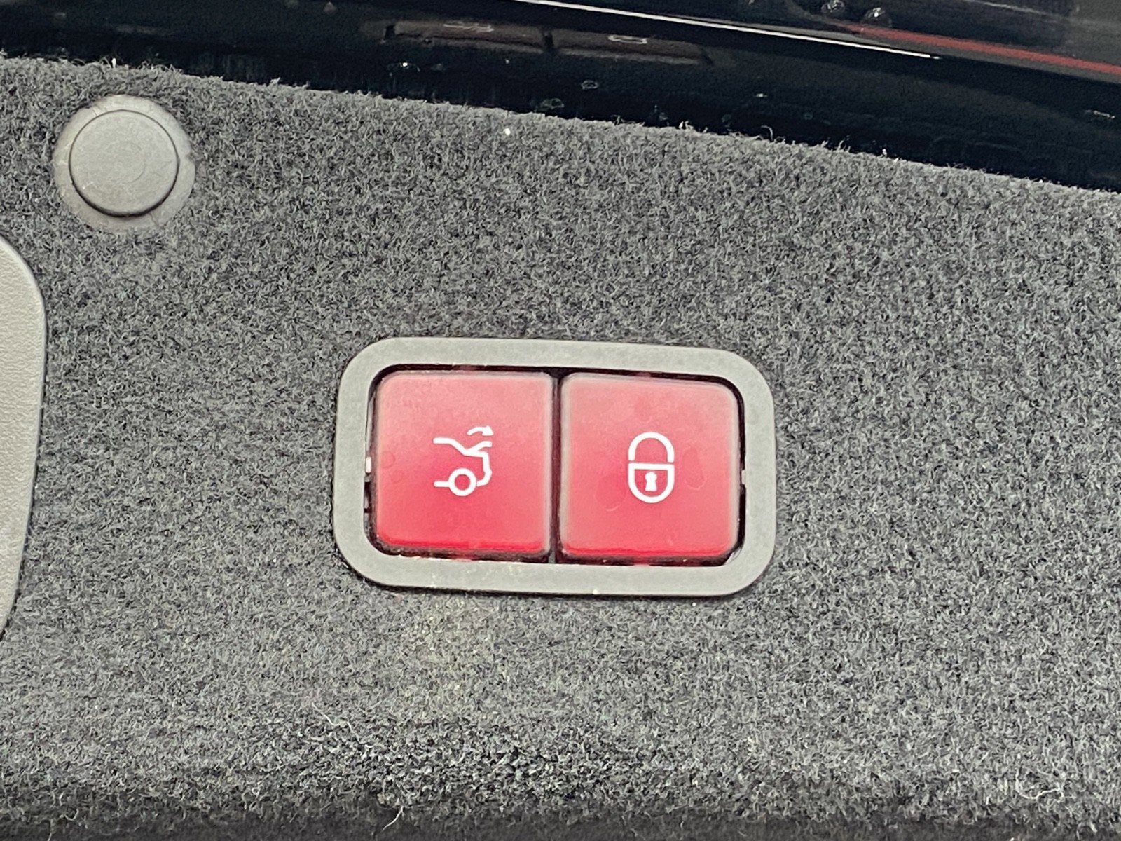 Used 2019 Mercedes-Benz S 560 4MATIC Sedan w/ Premium Package image 18