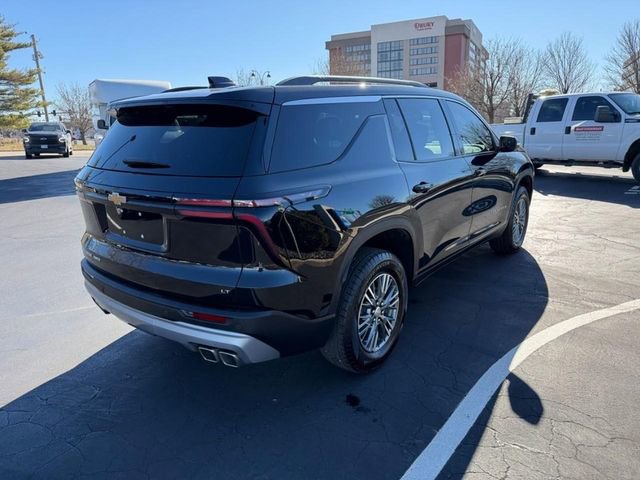 Used 2024 Chevrolet Traverse LT image 7