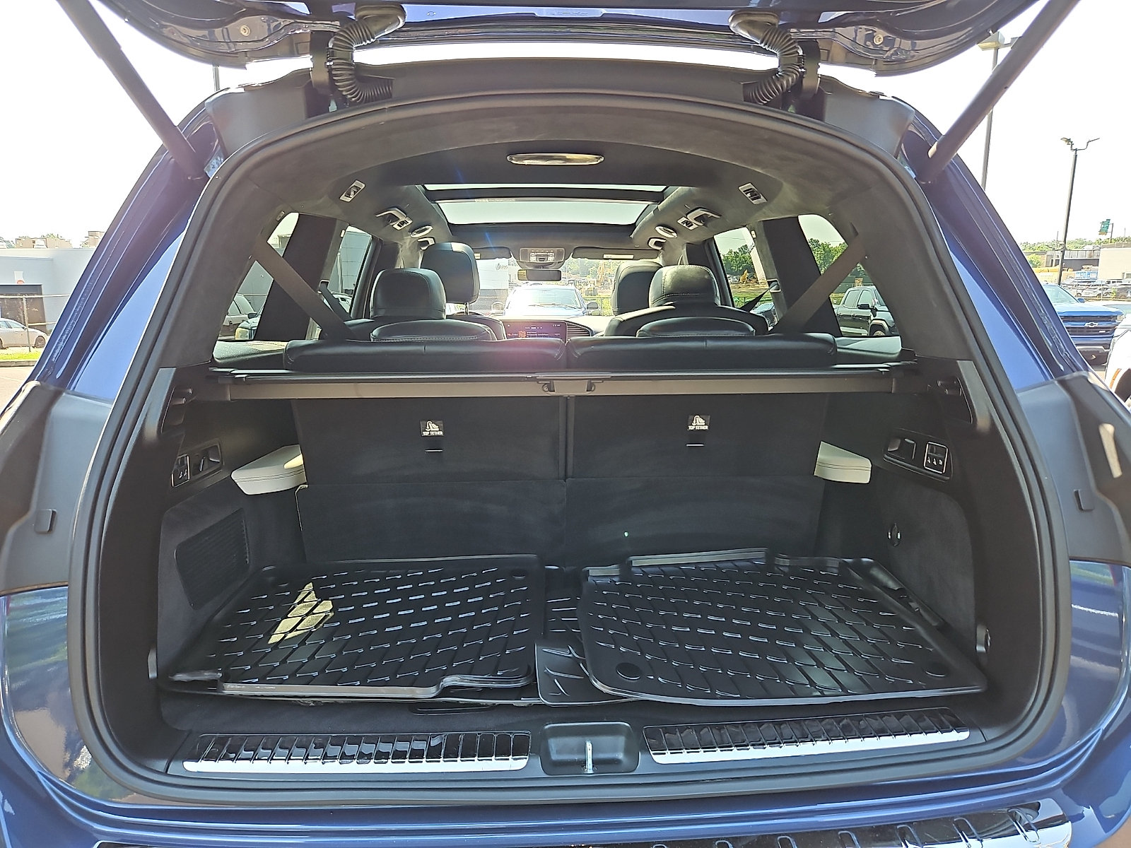 Used 2025 Mercedes-Benz GLS 63 AMG 4MATIC image 30