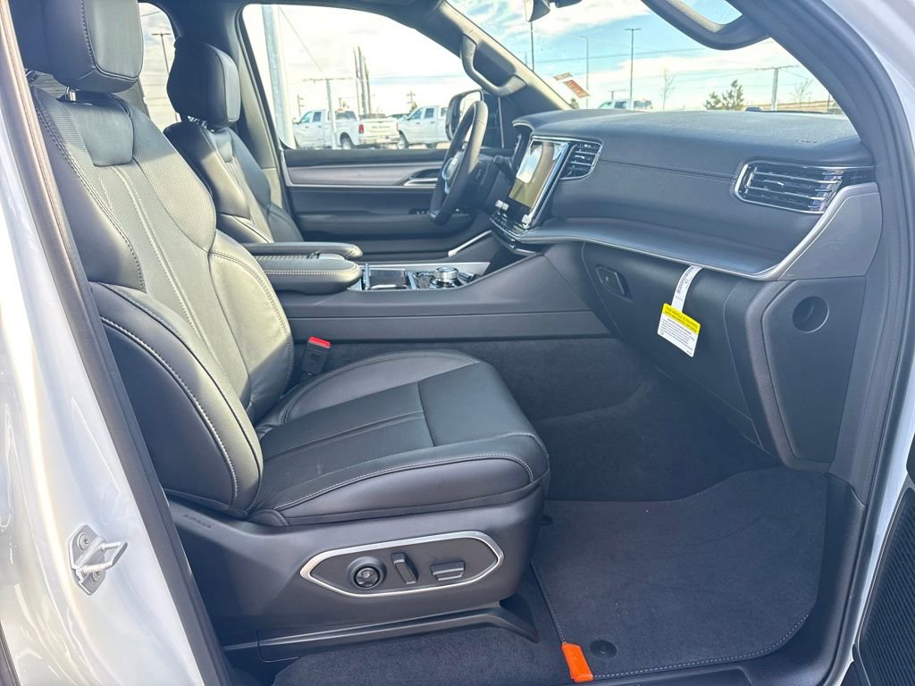 New 2026 Jeep Grand Wagoneer L 4WD w/ Premium Group I image 33