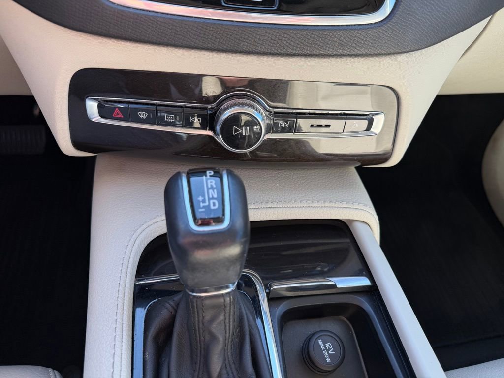 Used 2018 Volvo XC90 T5 Momentum w/ Momentum Plus Package image 23