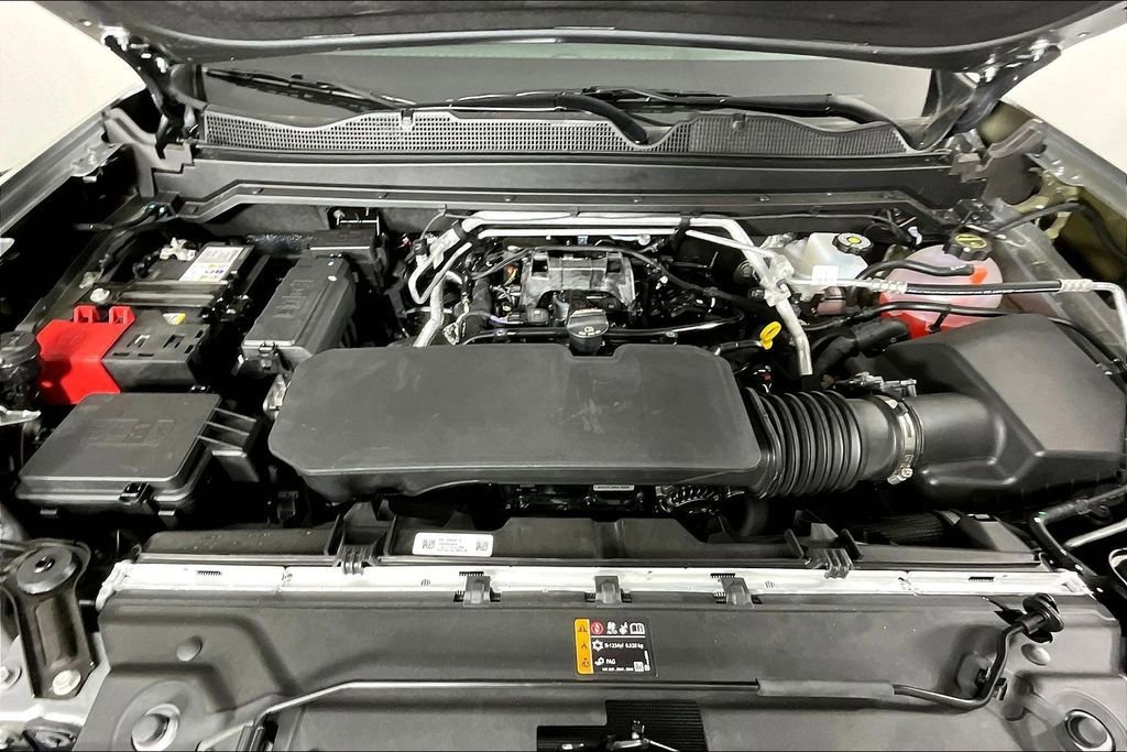 New 2026 GMC Canyon AT4 w/ Off-Road Front Bumper Package AWD/4WD image 2